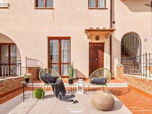 Affascinante Appartamento in Vendita a Montalcino: Vista Mozzafiato e Posizione Esclusiva a Torrenieri