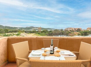 Appartamento a Marinella con giardino, terrazza e piscina