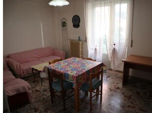 Appartamento in affitto a L'Aquila, Viale Croce Rossa 31