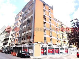 Appartamento in vendita a Bari, via AMENDOLA - Bari, BA