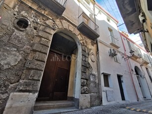 Casa a Catanzaro in Via G. Poerio, Centro Storico