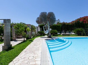 Casa a Melendugno con terrazza, giardino e piscina