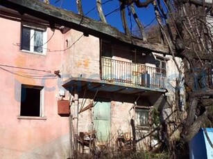 Casa semi indipendente da ristrutturare in vendita a Borzonasca