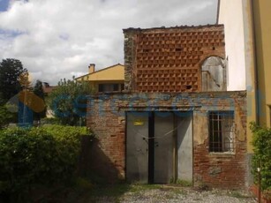 Casa semi indipendente da ristrutturare, in vendita in Marlia, Capannori