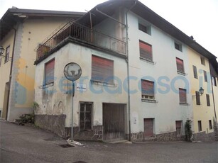 Casa semi indipendente da ristrutturare, in vendita in Via Nuova Superiore, Samone