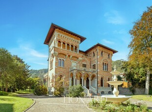 Elegante villa Liberty in vendita in Veneto tra il Valdobbiadene e il Lago di Santa Croce