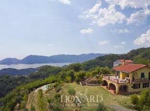 Meravigliosa villa in vendita con vista mare in Liguria