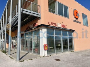 Negozio da ristrutturare in vendita a Osimo