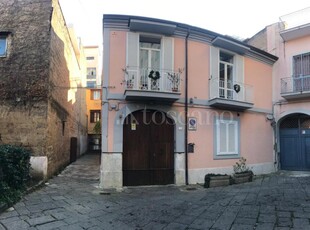 Palazzo a Caserta in Corso Trieste traversa, Centro Storico