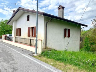Panoramica villa su piano unico con ampio scoperto Castelnovo del Friuli