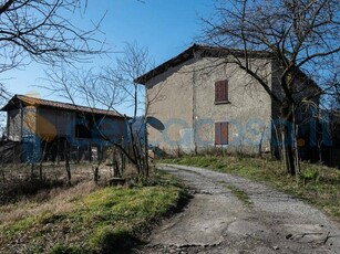 Rustico casale da ristrutturare, in vendita in Via Per Calepio, Capriolo