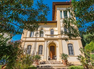 Storica residenza in stile Liberty in vendita a Pisa