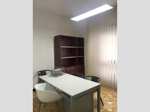 Ufficio in Affitto a La Spezia, zona PORTO, 250€, 20 m², arredato