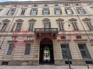 Ufficio in Affitto a Torino, 6'900€, 610 m², arredato