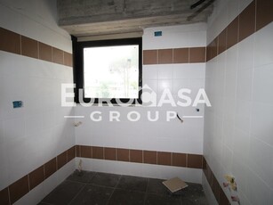 Ufficio in Vendita a Lucca, zona Sant'Anna, 150'000€, 175 m²