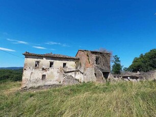 Vecchio Casale Rustico in Vendita a Città della Pieve: Un'oasi di tranquillità nell'Umbria Medievale