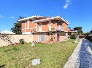 Villa Bifamiliare a Ardea in Via Corona Australe