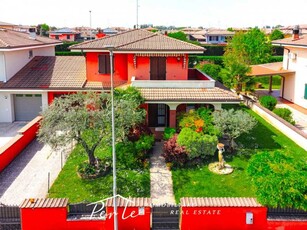 Villa Bifamiliare in Vendita ad Curtatone - 250000 Euro