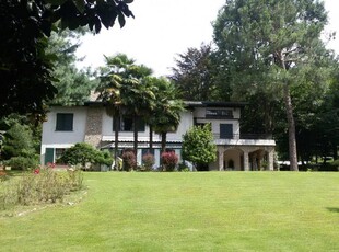 Casa a Sirtori con giardino, barbecue e piscina