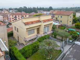 Villa in Vendita a Castelnuovo del Garda Castelnuovo del Garda