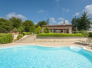 Affitto casale toscano Siena Toscana Sovicille villa casale indipendente Montagnola senese turismo ecosostenibile boschi campagne sentieri strade passeggiate a piedi piscina solarium