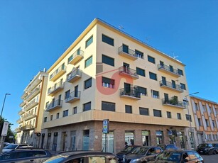 Appartamento in Affitto a Benevento, zona Mellusi/Atlantici, 1'500€, 220 m²