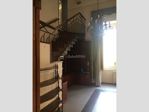 Appartamento in Affitto a Catania, zona Centro, 1'000€, 160 m²