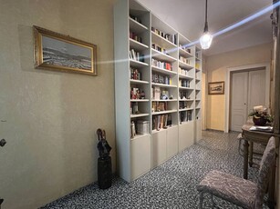 Appartamento in Affitto a Torino, zona Valentino, 770€, 150 m²