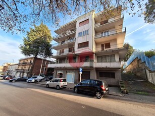 Appartamento in Vendita a Benevento, zona Mellusi/Atlantici, 255'000€, 269 m²