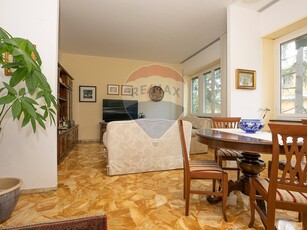 Appartamento in Vendita a Genova, zona Molassana, 184'000€, 128 m²