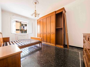 Appartamento in Vendita a Genova, zona San Fruttuoso, 85'000€, 82 m²