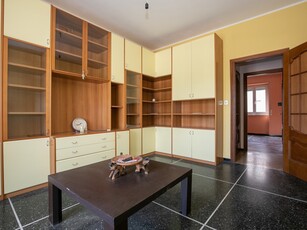 Appartamento in Vendita a Genova, zona Staglieno, 79'000€, 70 m²