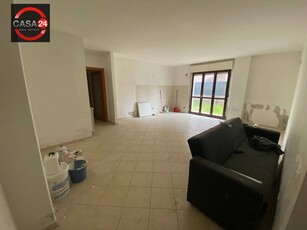 Appartamento in Vendita a Latina, zona Latina Scalo, 89'000€, 85 m²