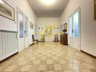 Appartamento in Vendita a Livorno, 116'000€, 140 m²