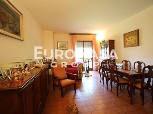 Appartamento in Vendita a Lucca, zona Fagnano, 255'000€, 121 m², arredato, con Box