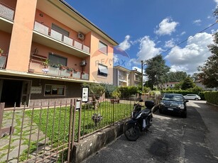 Appartamento in Vendita a Lucca, zona San Concordio Contrada, 265'000€, 250 m²
