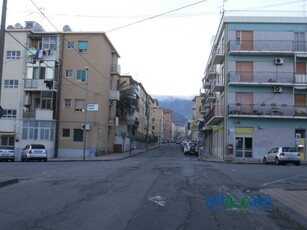 Appartamento in Vendita a Messina, 110'000€, 172 m²