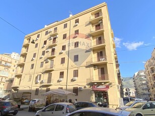 Appartamento in Vendita a Palermo, zona Oreto, 147'000€, 157 m²