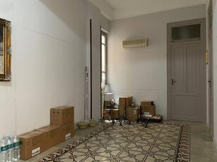 Appartamento in Vendita a Palermo, zona Zisa, 135'000€, 119 m²