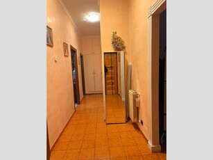 Appartamento in Vendita a Roma, zona Torre Gaia, 190'000€, 115 m²