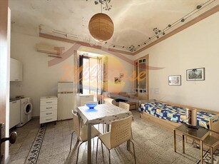 Appartamento in Vendita a Siracusa, zona Ortigia, 282'000€, 120 m²