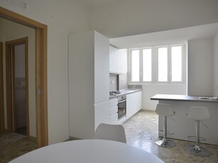 Attico in Affitto a Bari, 1'500€, 105 m², arredato