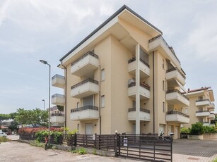 Attico in Vendita a Rimini, zona Rivazzurra, 250'000€, 100 m², arredato