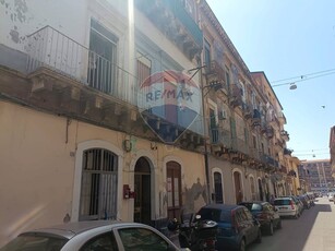 Bilocale in Vendita a Catania, zona Zona centro, 88'000€, 75 m²