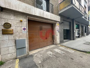 Box in Affitto a Benevento, zona CENTRO STORICO, 120€, 174 m²