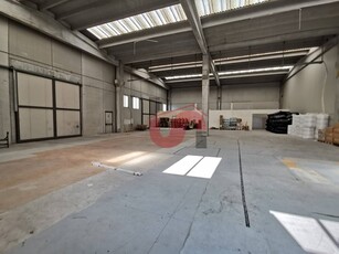 Capannone in Vendita a Benevento, zona CONTRADE, 379'000€, 650 m²