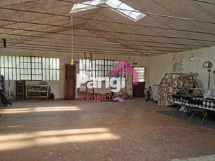 Capannone in Vendita a Prato, 189'000€, 160 m²