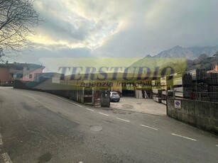 capannone industriale in vendita a Lecco