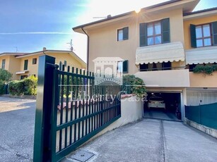 Casa Bi - Trifamiliare in Vendita a Puegnago del Garda