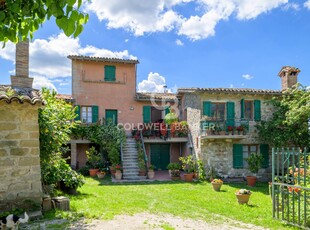 Casa in vendita in Gubbio, Italia